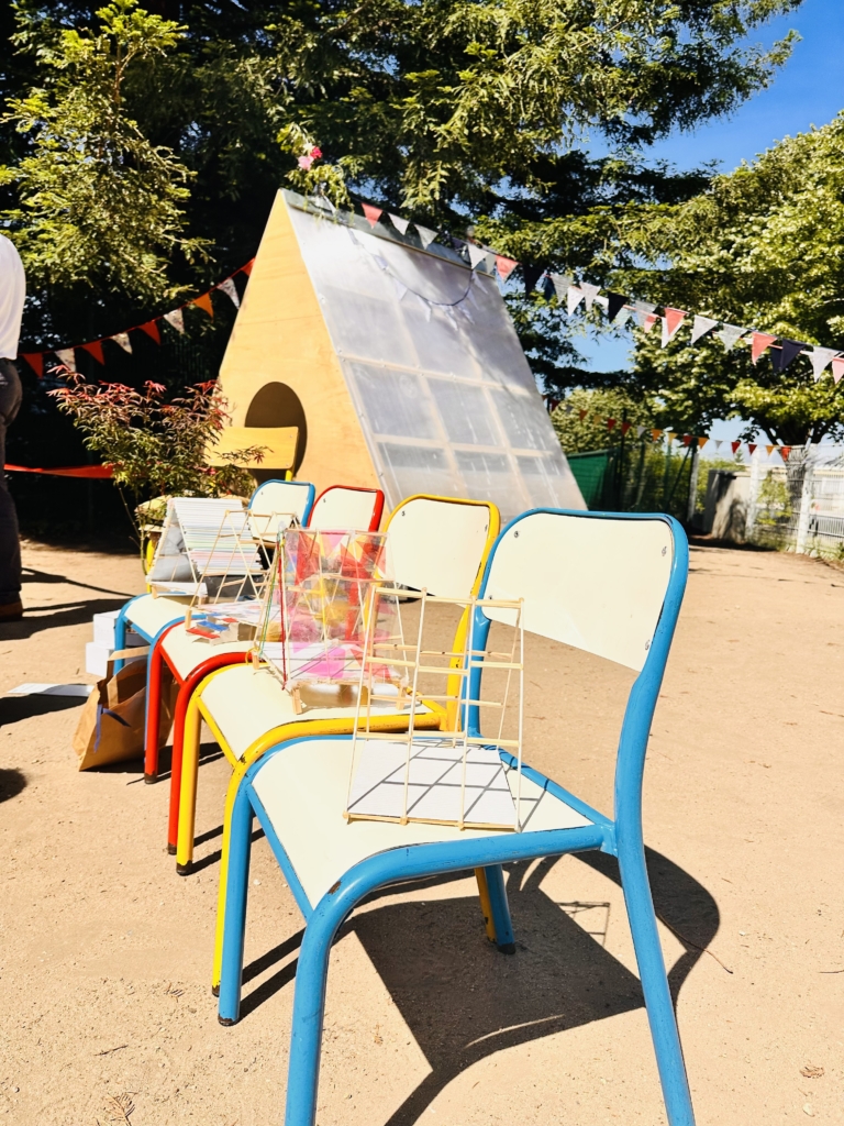Une cabane dans la cour